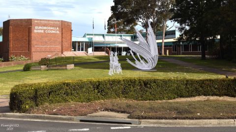 A concept image of a contemporary sculpture out the front of the Council Chambers.